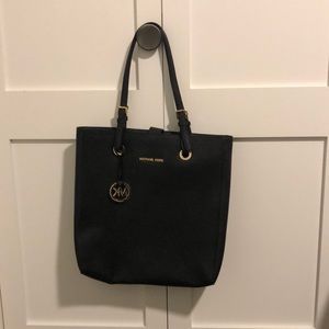 MICHAEL KORS SHOULDER BAG (LIGHTLY USED)